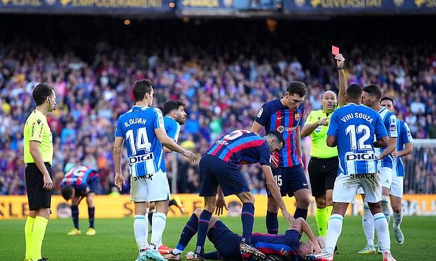 Referee hands out 15 yellow cards and 2 red cards in Barca clash with Espanyol