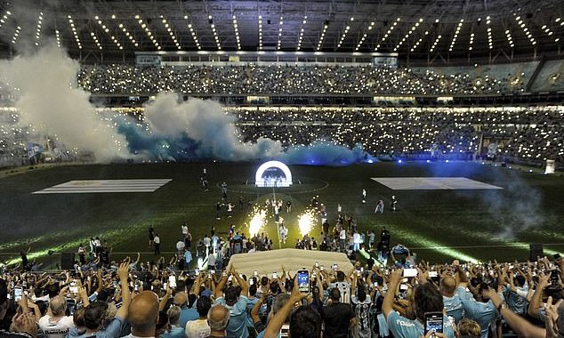 Ex-Liverpool and Barca star Suarez unveiled to Gremio fans with huge sparklers