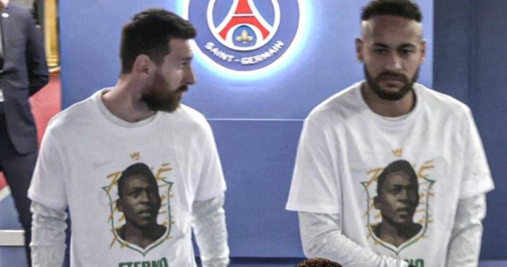 Lionel Messi and Neymar wear Pele t-shirt to pay tributes to the legend