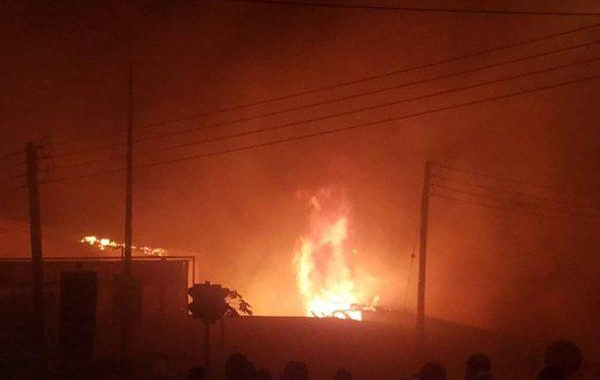 Fire outbreak hit Kejetia Dubai market as store owners rescued on rope